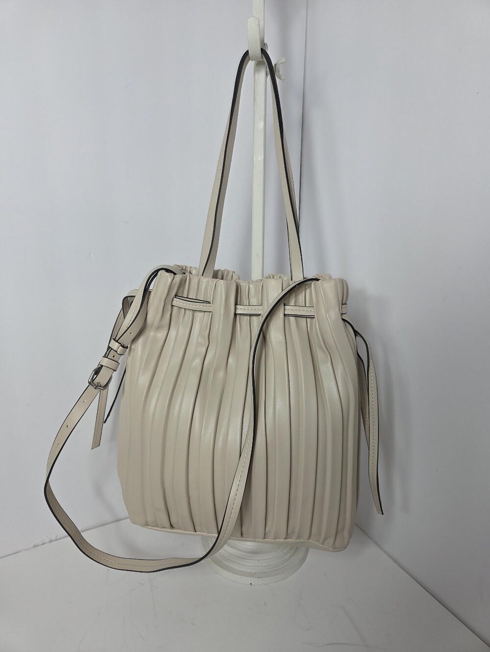 zara pleated drawstring shoulder hobo purse bag ivory faux leather boho hippie